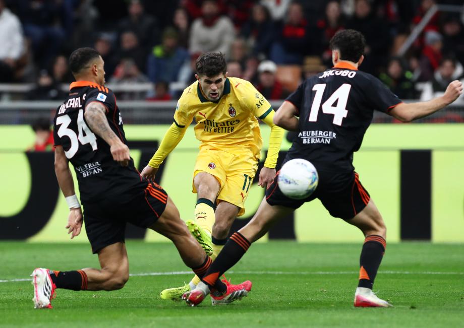 开云体育-意甲-迈尼昂送礼莱奥破门 米兰1-1战平科莫