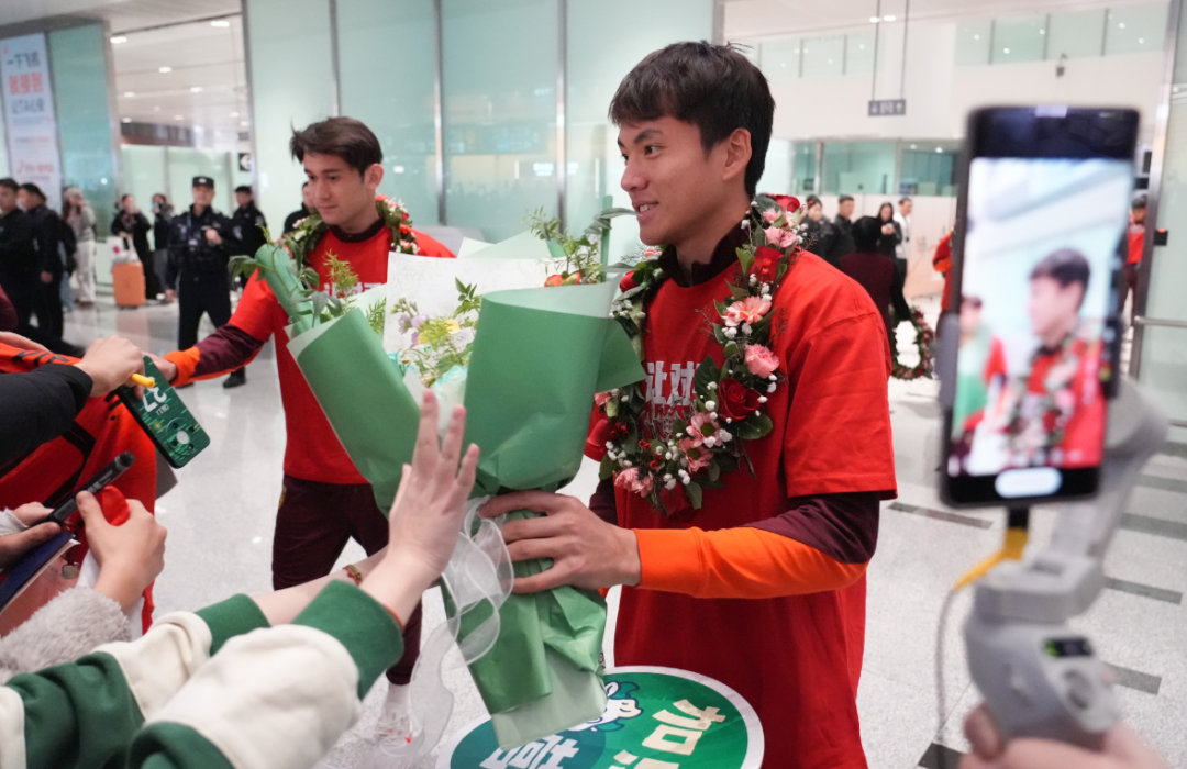 开云体育-U23国足队员向余望：这趟旅程很梦幻，看到了和亚洲一流球队的差距，拼命想缩小差距，希望下次避免遗憾